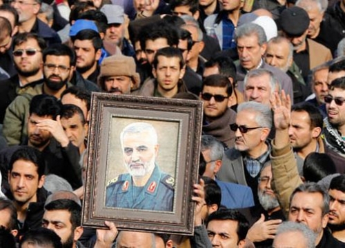 Thousands of Iranians take to the streets to mourn the death of Iranian Revolutionary Guards Corps (IRGC) Lieutenant general and commander of the Quds Force Qasem Soleimani during an anti-US demonstration to condemn the killing of Soleimani, after Friday 