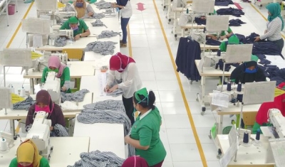 Garment workersto receive food from their factory during lunch time. This food is freely provided by their factory in order to ensure that workers eat healthy and hygienic food. 