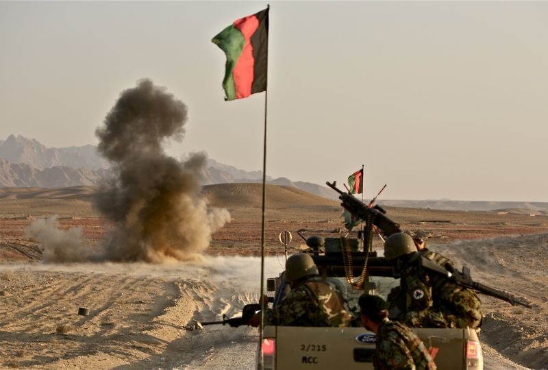 The bomb disposal team of the Afghan Army 215 Corps neutralizes an IED in Sangin, Helmand.