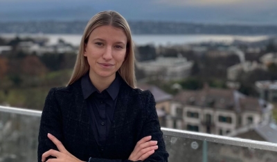 Portrait of Tijana Kukanjac at the top of thre Grand Morillon student residence