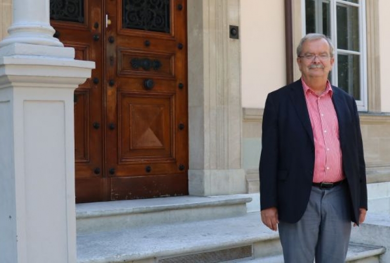 Professor Marco Sasssoli in front of Villa Moynier, headquarters of the Geneva Academy
