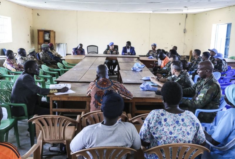 The peacekeeping convoy to Yei River, led by United Nations Mission in South Sudan (UNMISS’) Force Commander, stops along the way to hear first-hand from communities about the threats they face and to better understand what the Mission can do to help deter violence. 