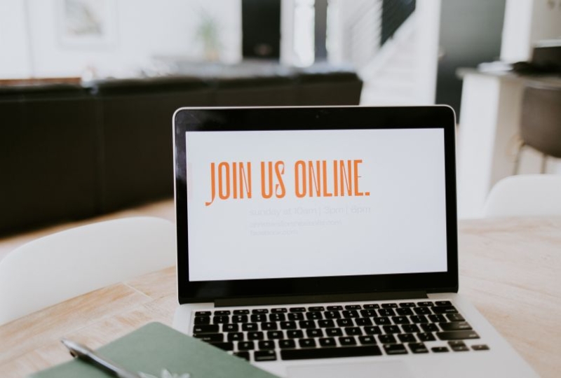 Laptop with online screen