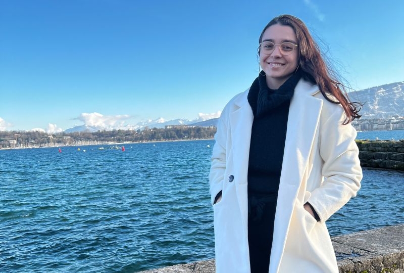 Photo of Belén Guerrero Romero in front of Lake Leman