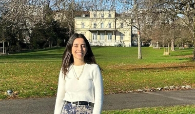 Rodanthi Violaki in front of Villa Moynier