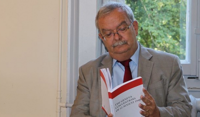 Marco Sassoli reading the Geneva Conventions
